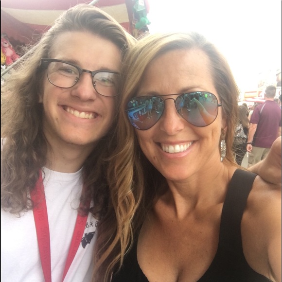 Meet your Posher, Cheri - Picture 1 of 2